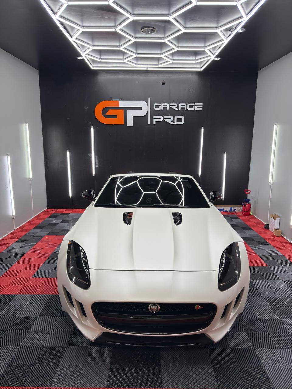 Vehículo antes del wrap - color anaranjado