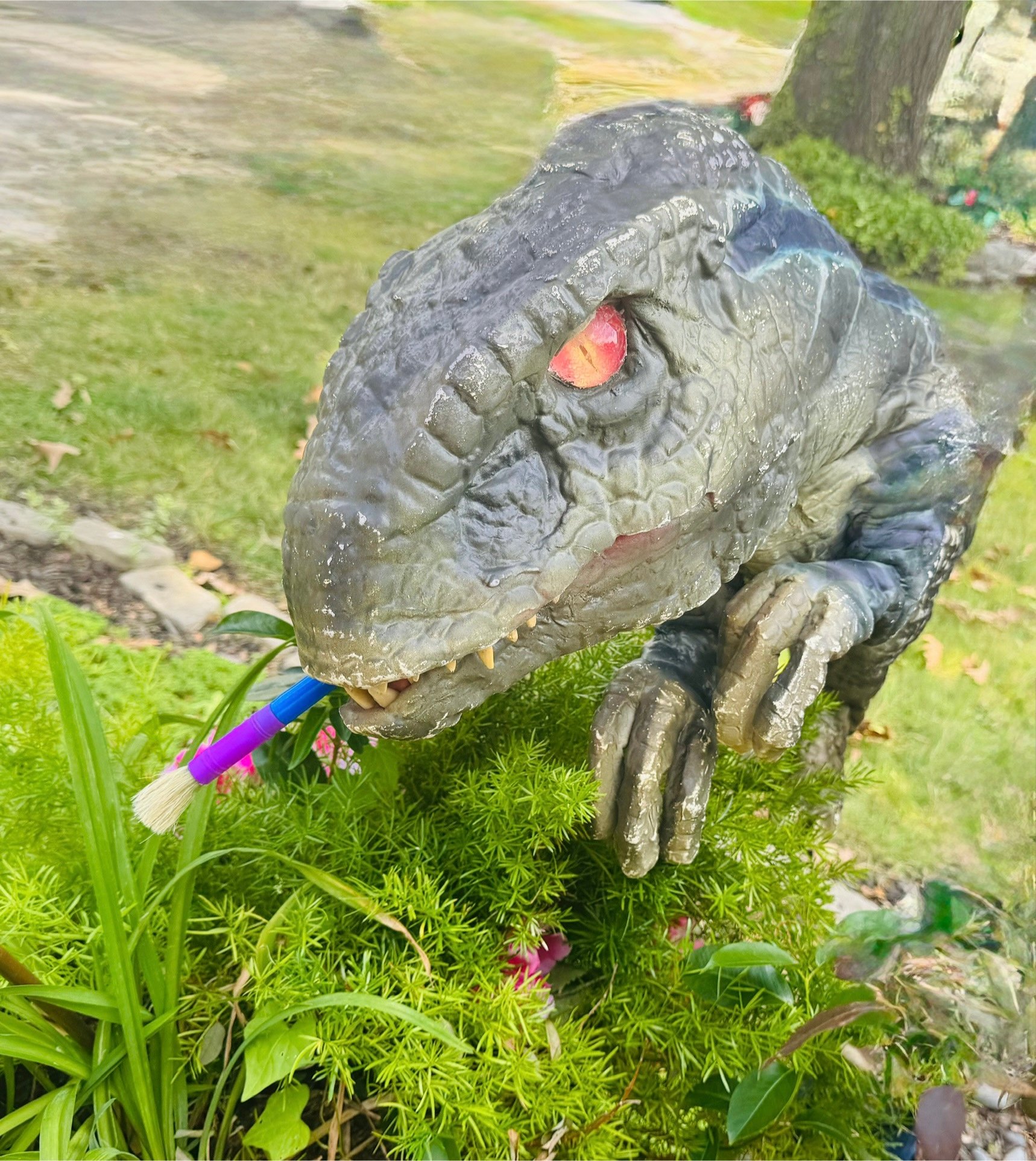 Azule the Velociraptor dinosaur artist