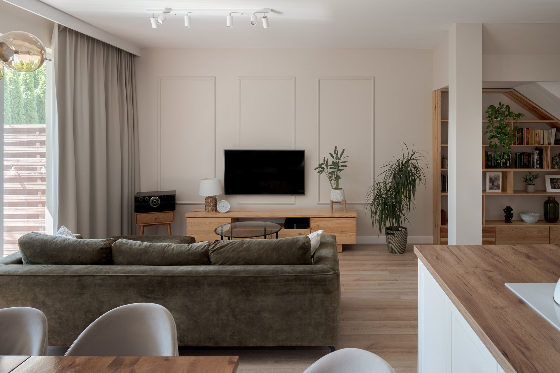 Elegant and spacious living room with tv open to kitchen and dining space