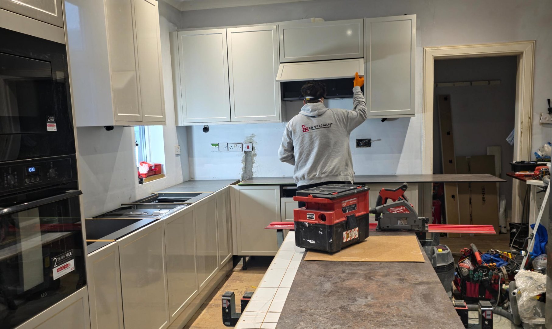 Professional kitchen fitting installation