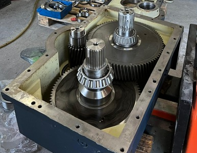 Gereviseerde tandwielkast met cardanas