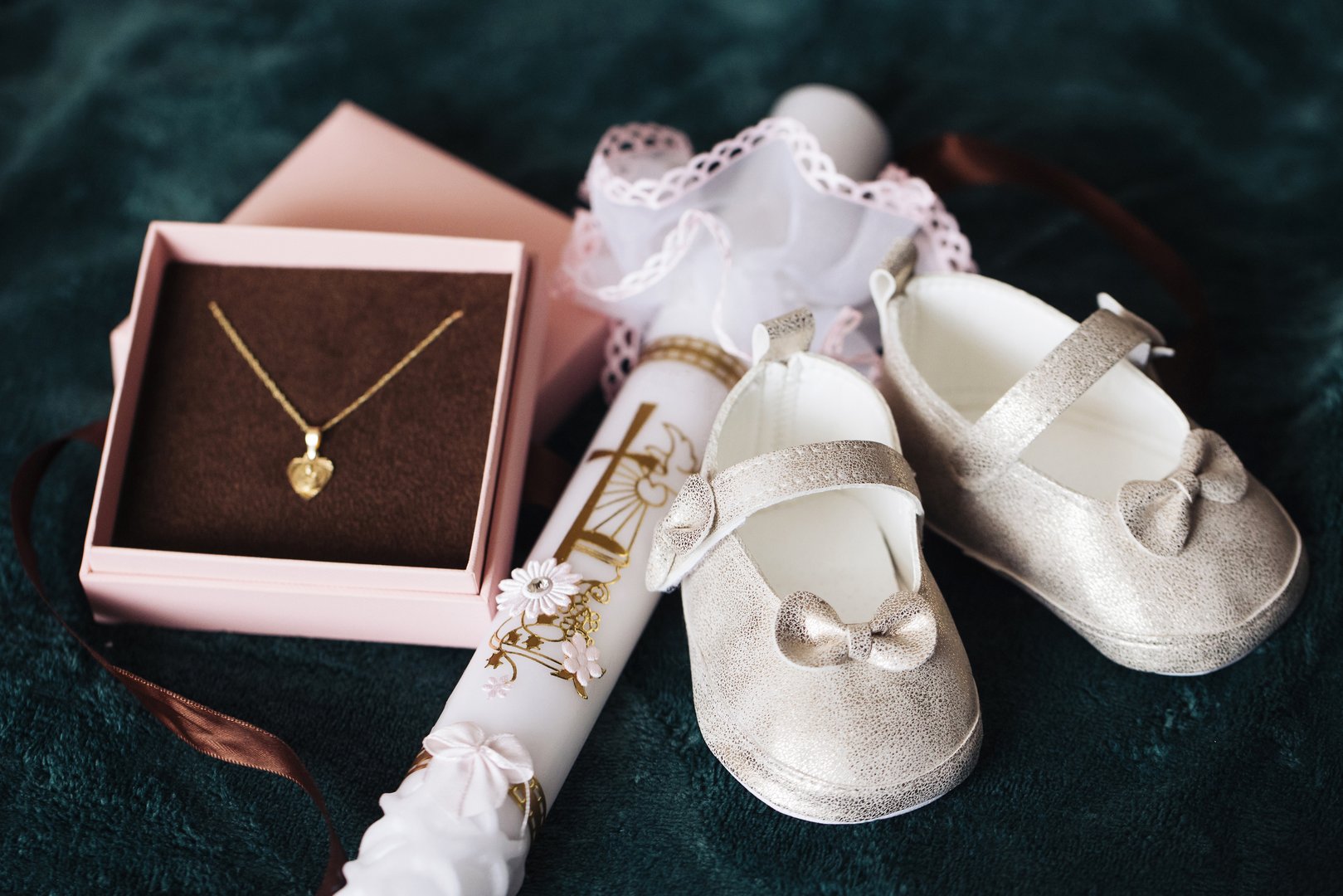 Παπουτσάκια μωρού για βάπτιση - συμβολισμός ιερής τελετής