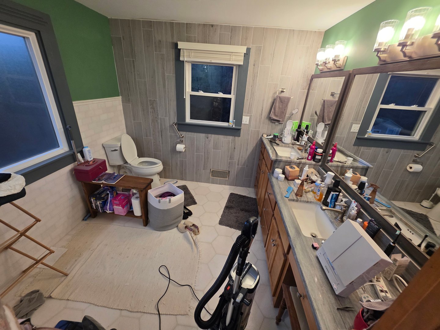 Bathroom before cleaning - showing dirty and stained fixtures