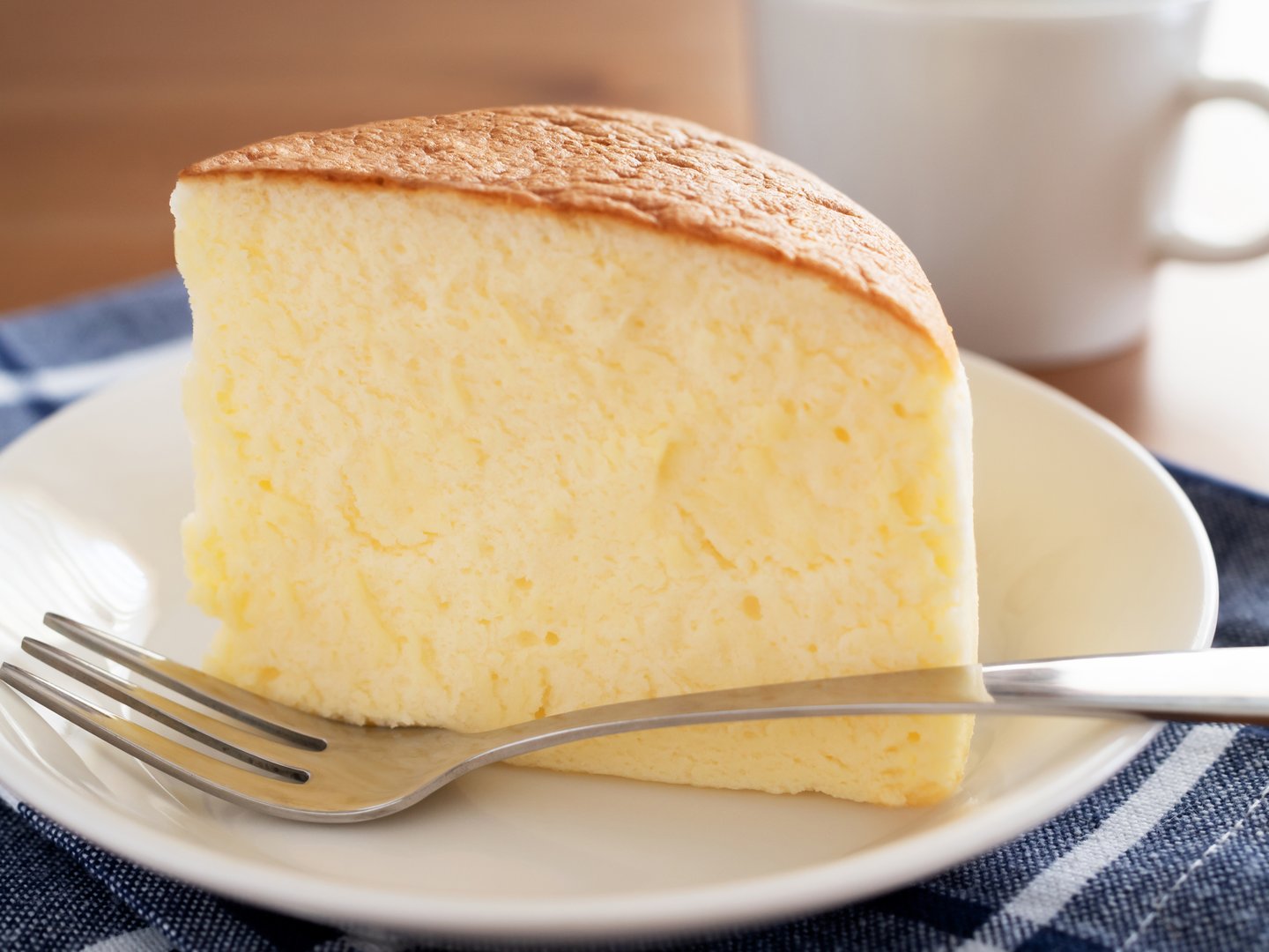 Jiggly Japanese Cotton Cheesecake　on a plate