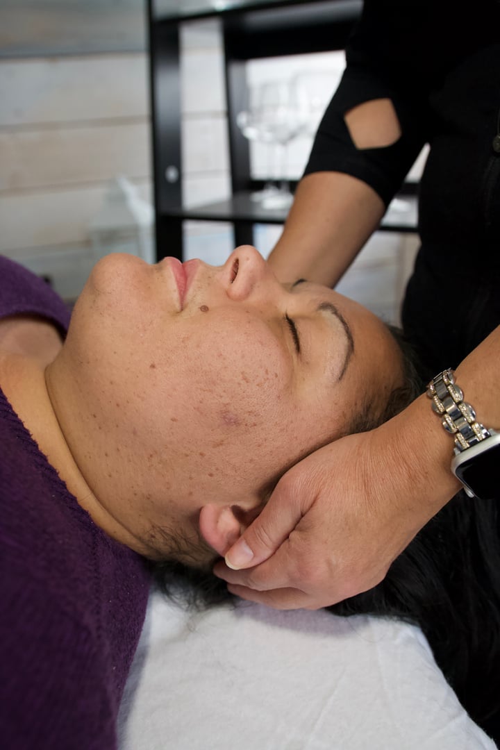 Indian head massage therapy treatment