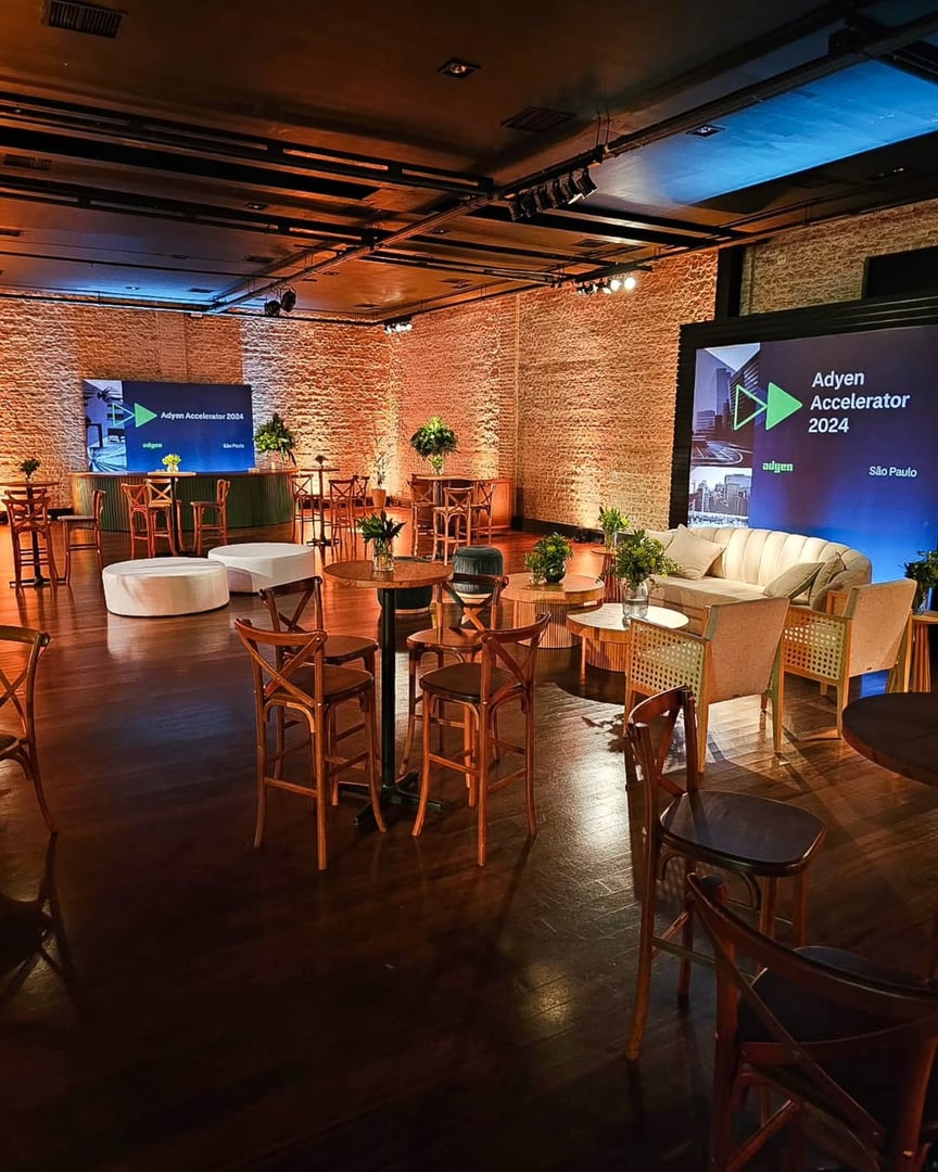 Vista completa do stand montado