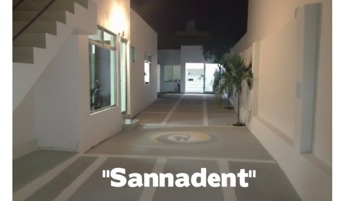 Sannadent - Entrada de la clínica