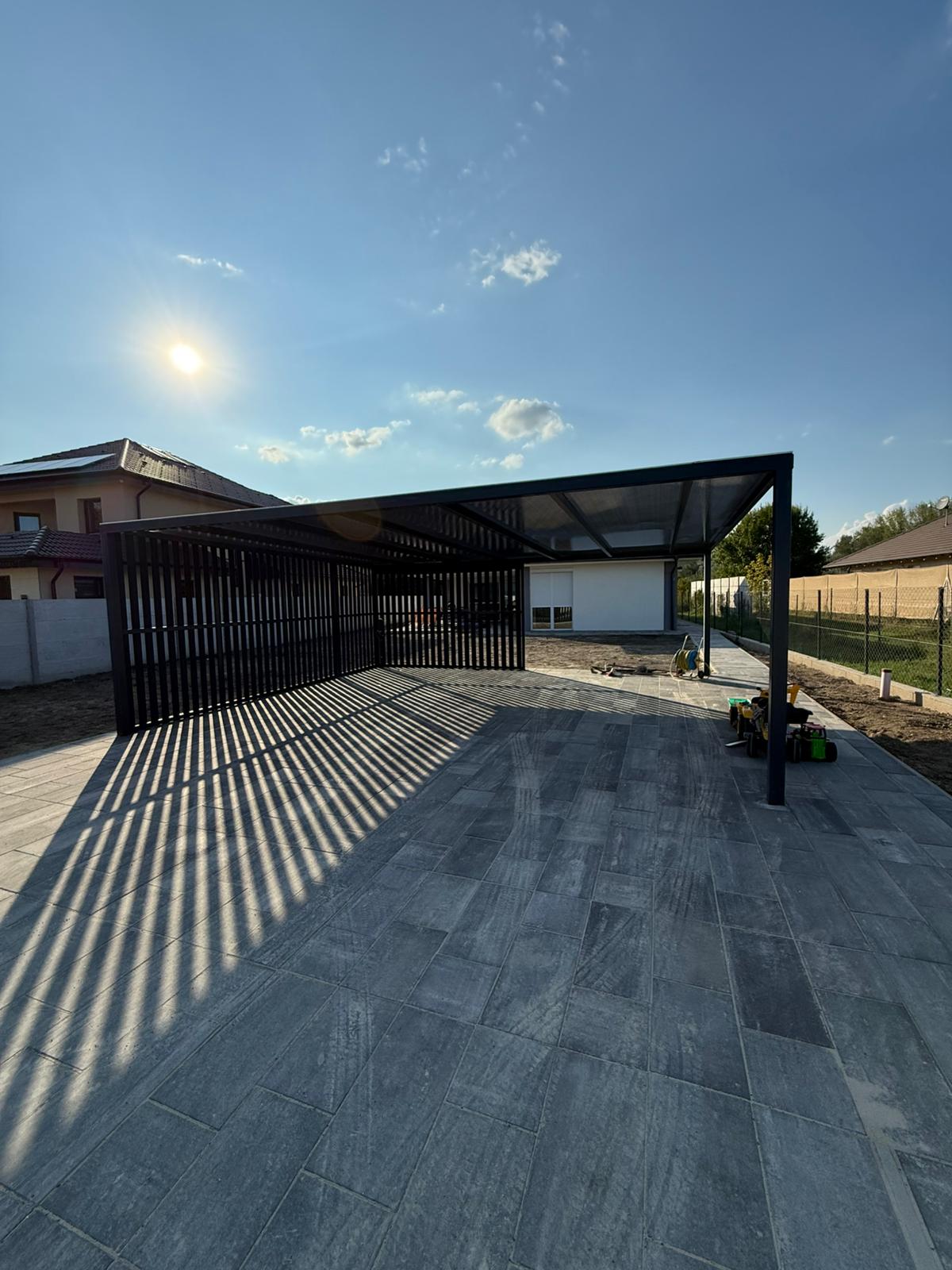 Referencia autóbeálló projekt