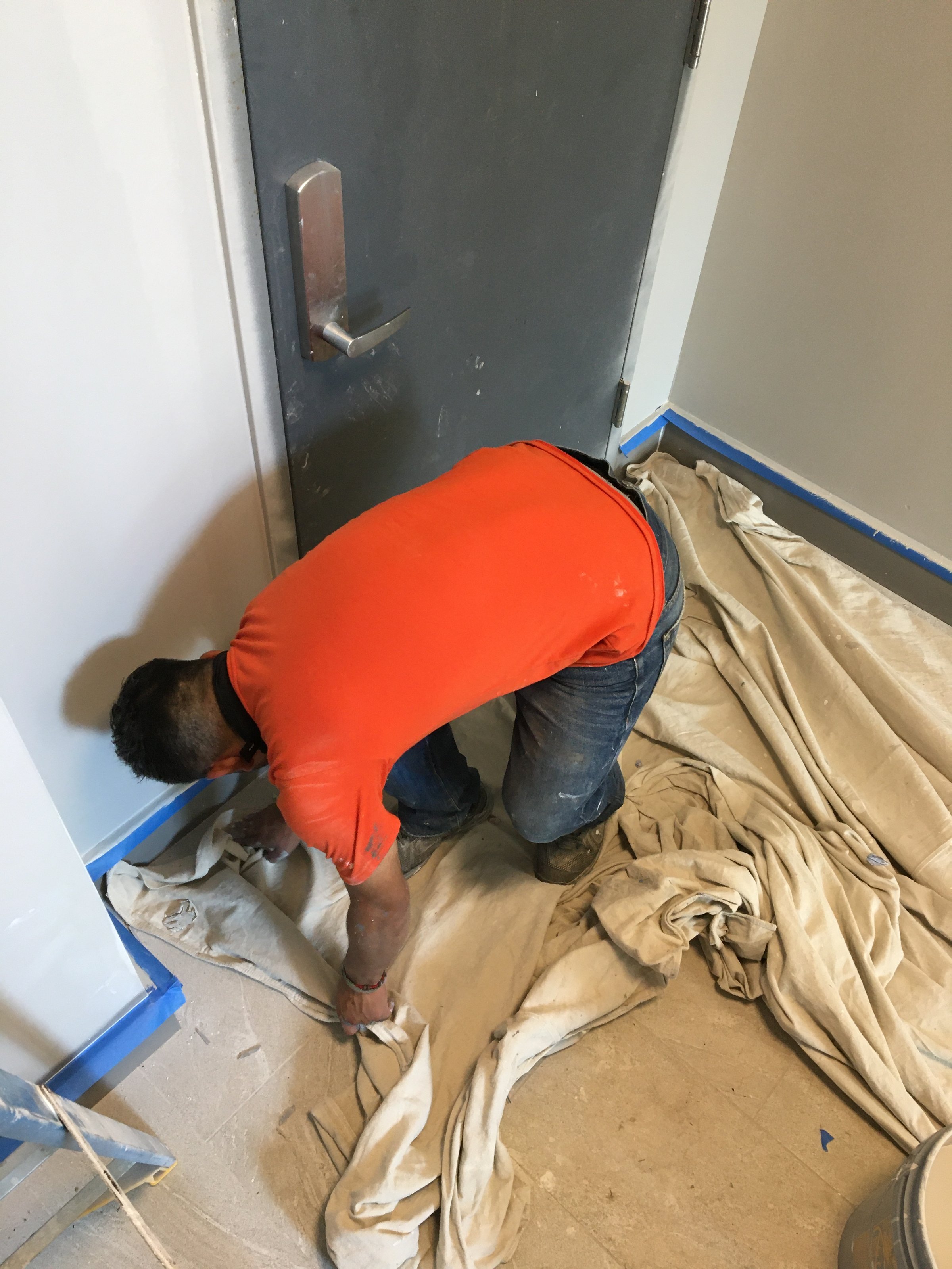 Trabajo terminado de pintura comercial - Resultado profesional