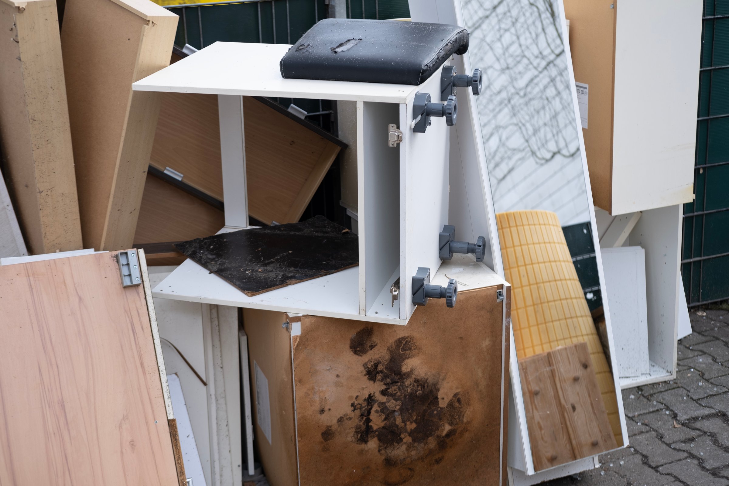 bulky waste, old furniture, tables, used things on street before collected, problem of shredding garbage, disposal bulky refuse, collecting and recycling bulky waste to reduce environmental pollution