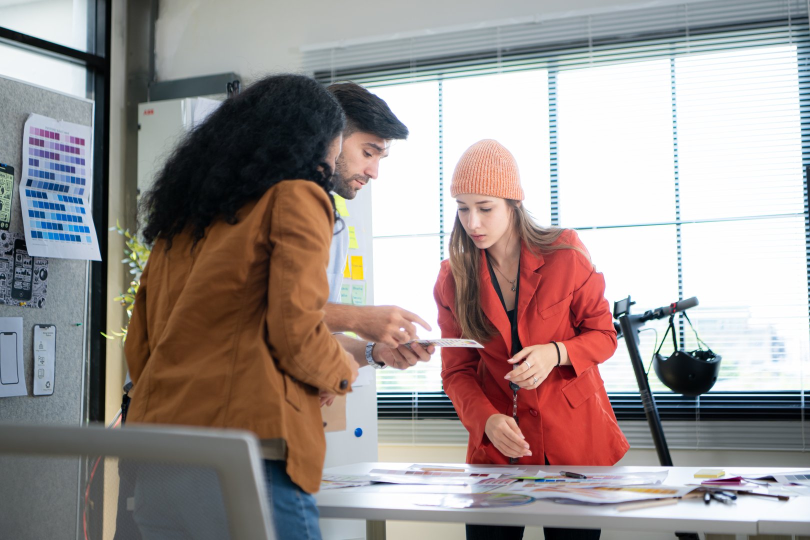 Multiethnic young business people working together in modern office, Collaborate to designing an application for use on the internet network.