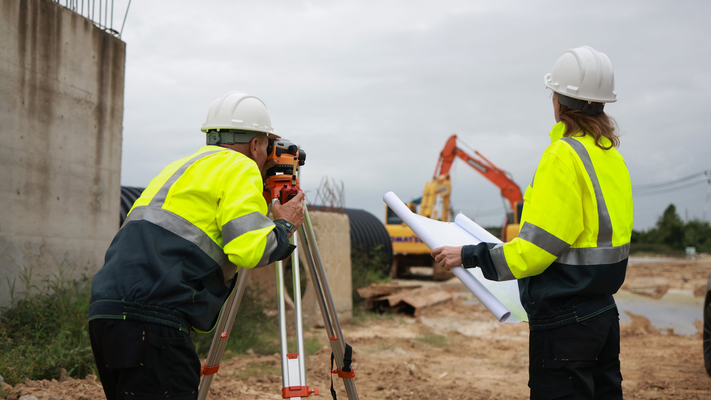 Efficient construction site operations rely on survey engineers skillfully operating level survey cameras, working in collaboration with surveyors and civil engineers.