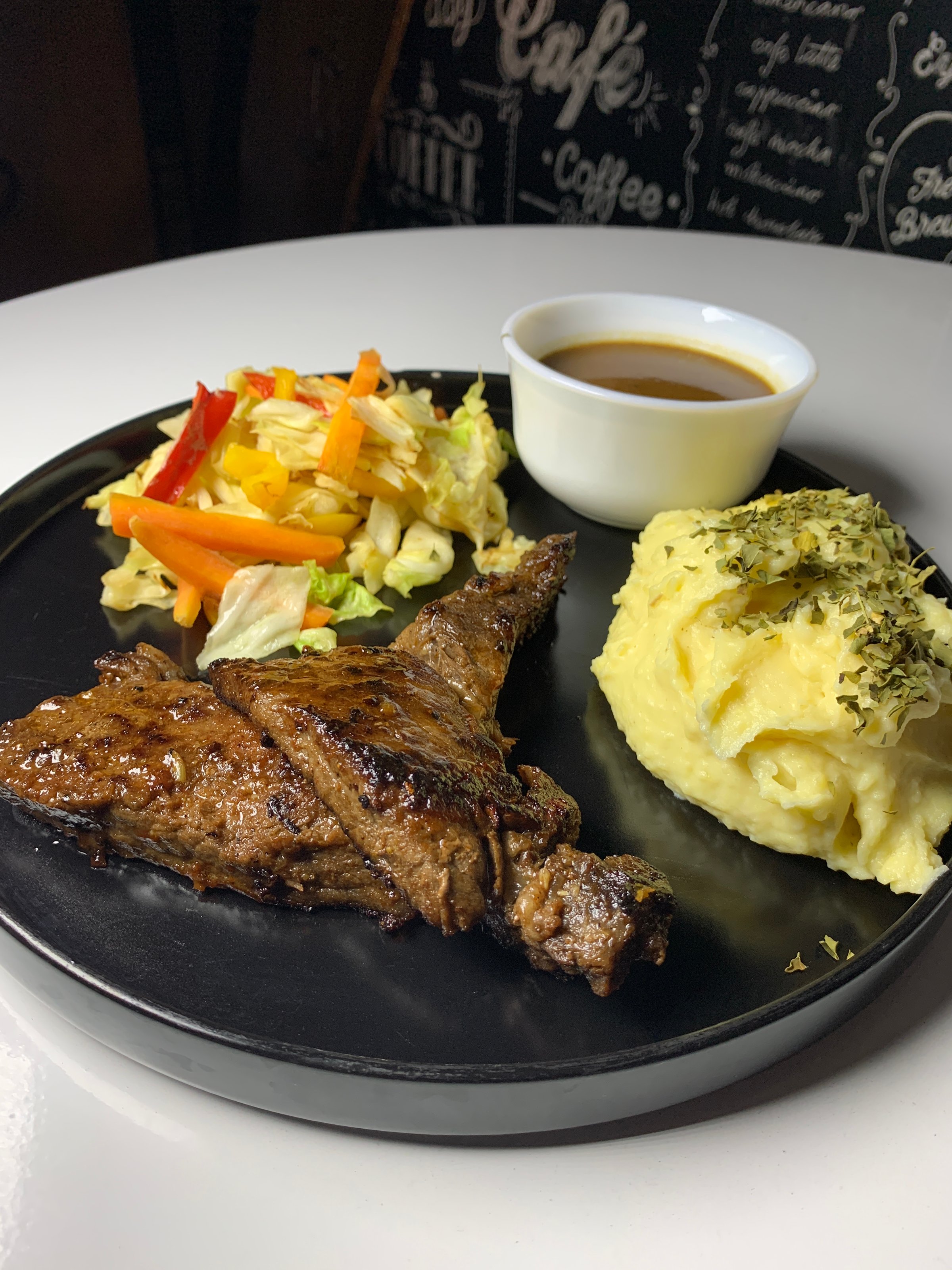 Café De Elyon interior