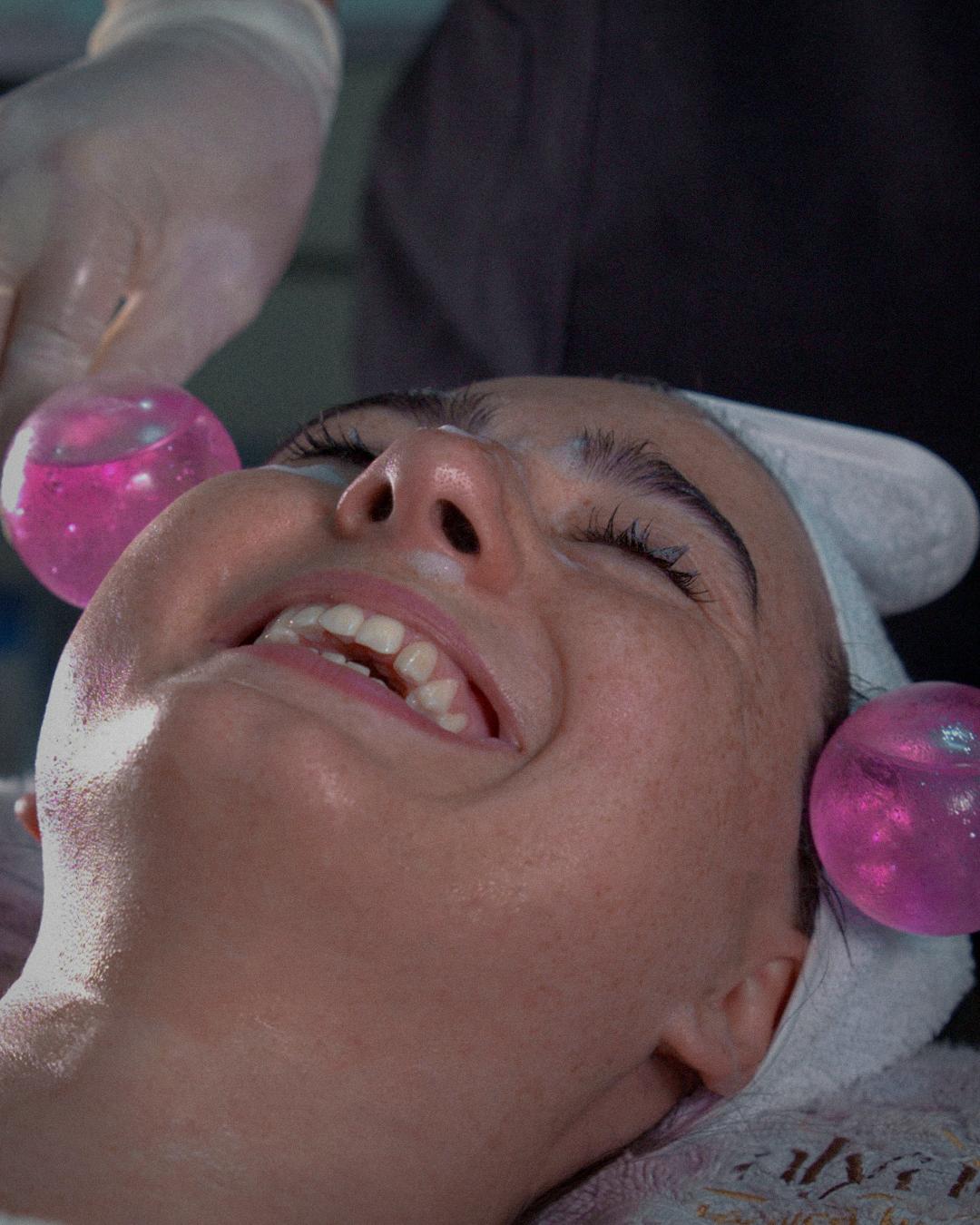 Tratamiento Ice Globes - Esferas frías para tratamiento facial en Alyafi Depilación Spa