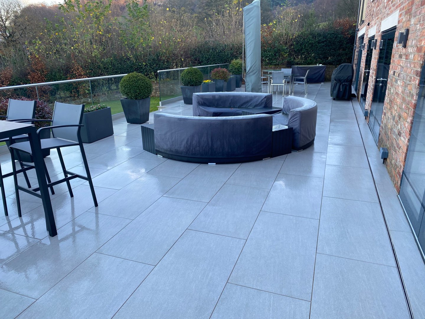 Porcelain Paving Outdoor Seating Area by Taurus Facilities