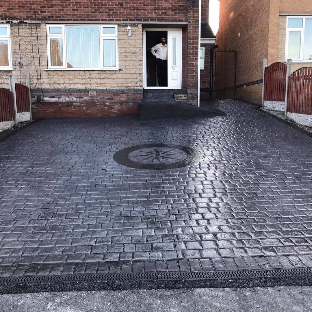 Concrete driveway installation