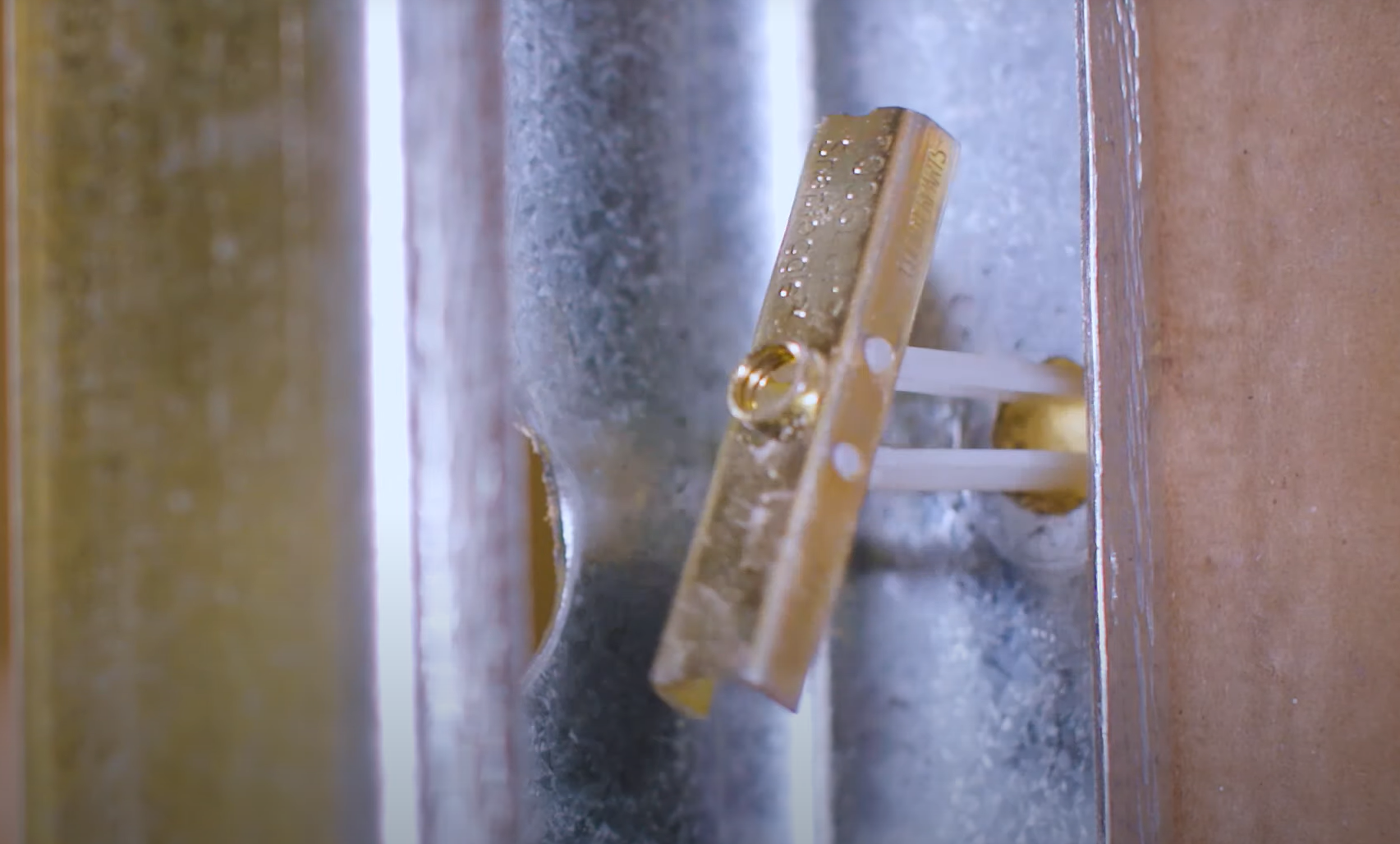 Toggle bolt secure grip behind metal stud wall