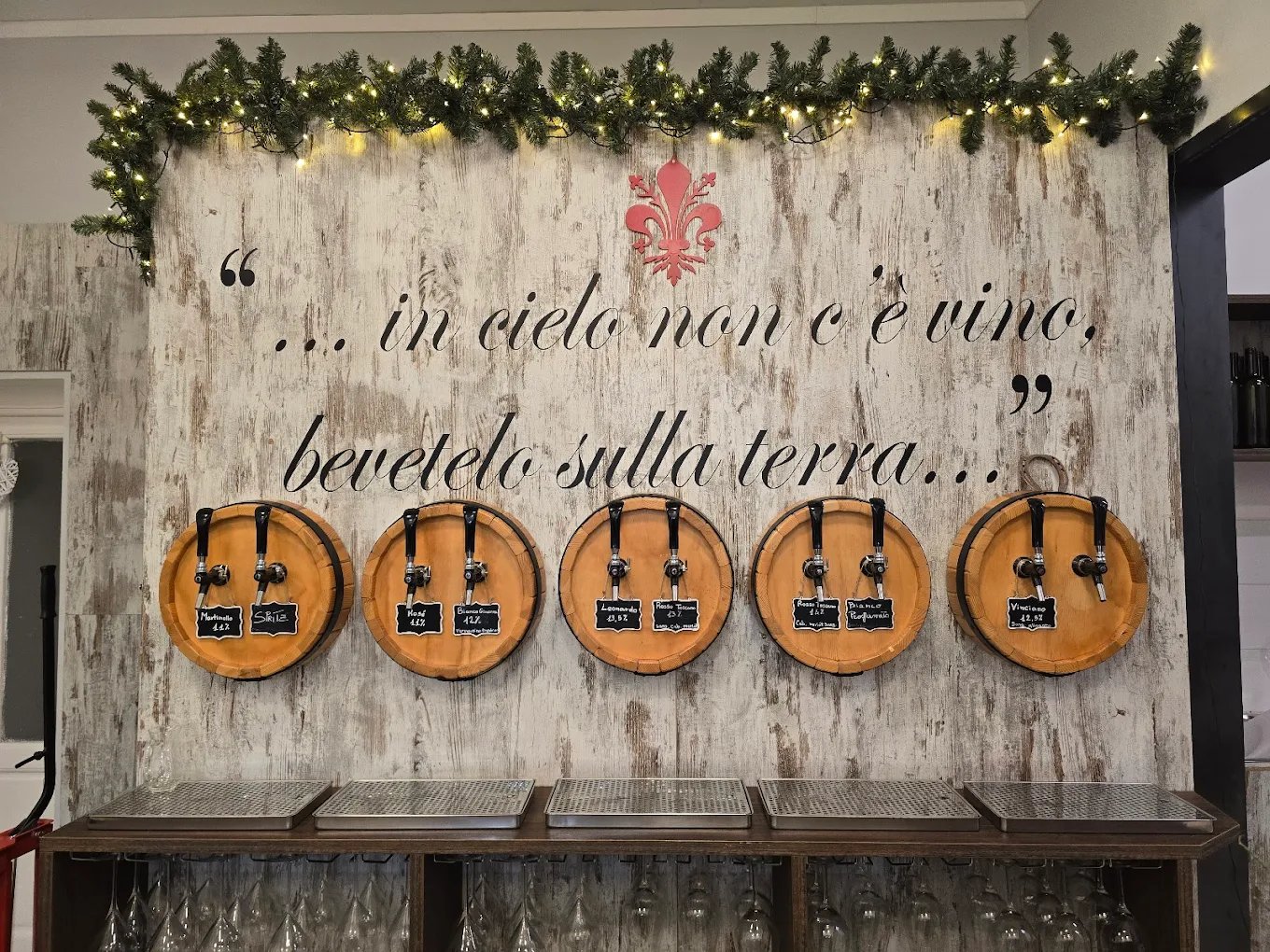 Dino Divino Colonnata Background