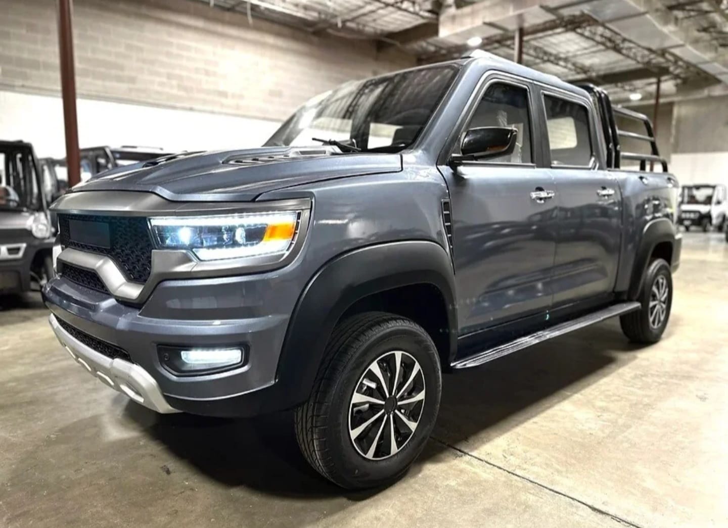 E Tronix Pick Up - Vista lateral y diseño robusto