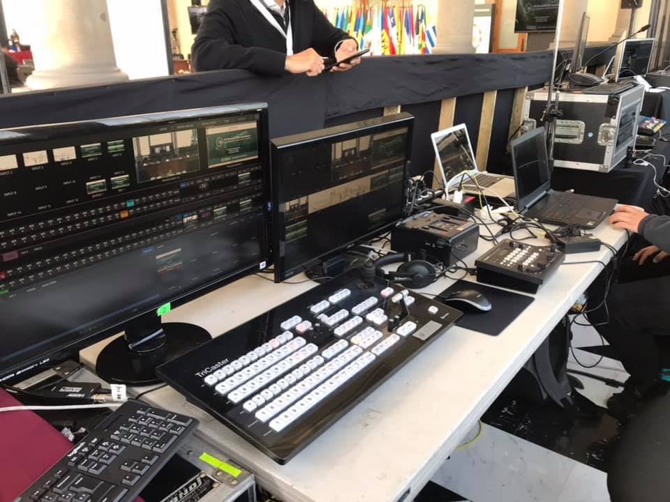 Iluminación y equipos para producción audiovisual
