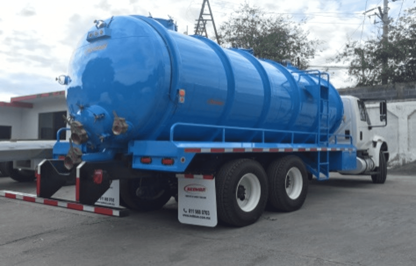 Septic tank vacuum truck for waste management and sludge removal