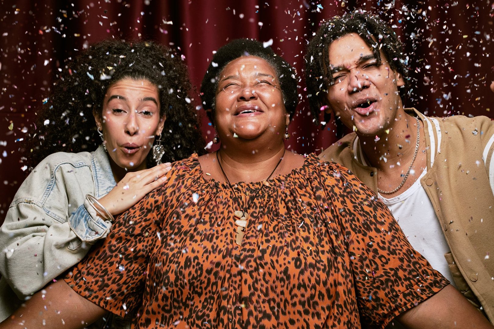 Fotobox mieten Esslingen - Glückliche Menschen in der Photobooth