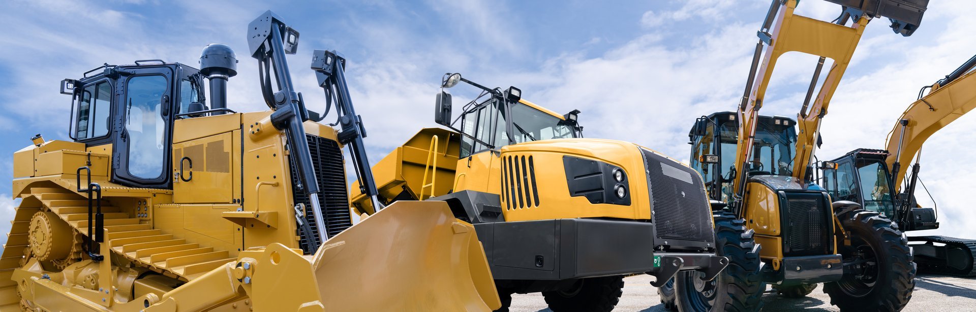 Venta de maquinaria pesada LiuGong en Mazatlán - Fleet of yellow construction machines