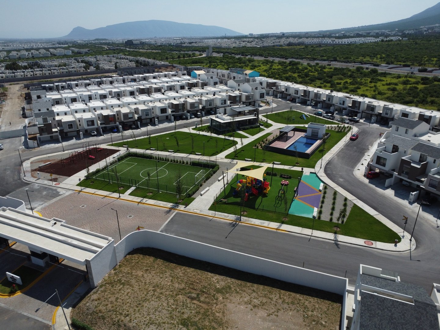 Fachada de casa en ADARA Residencial