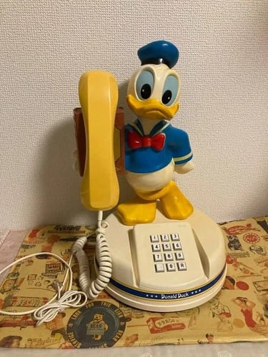 Donald Duck phone style
