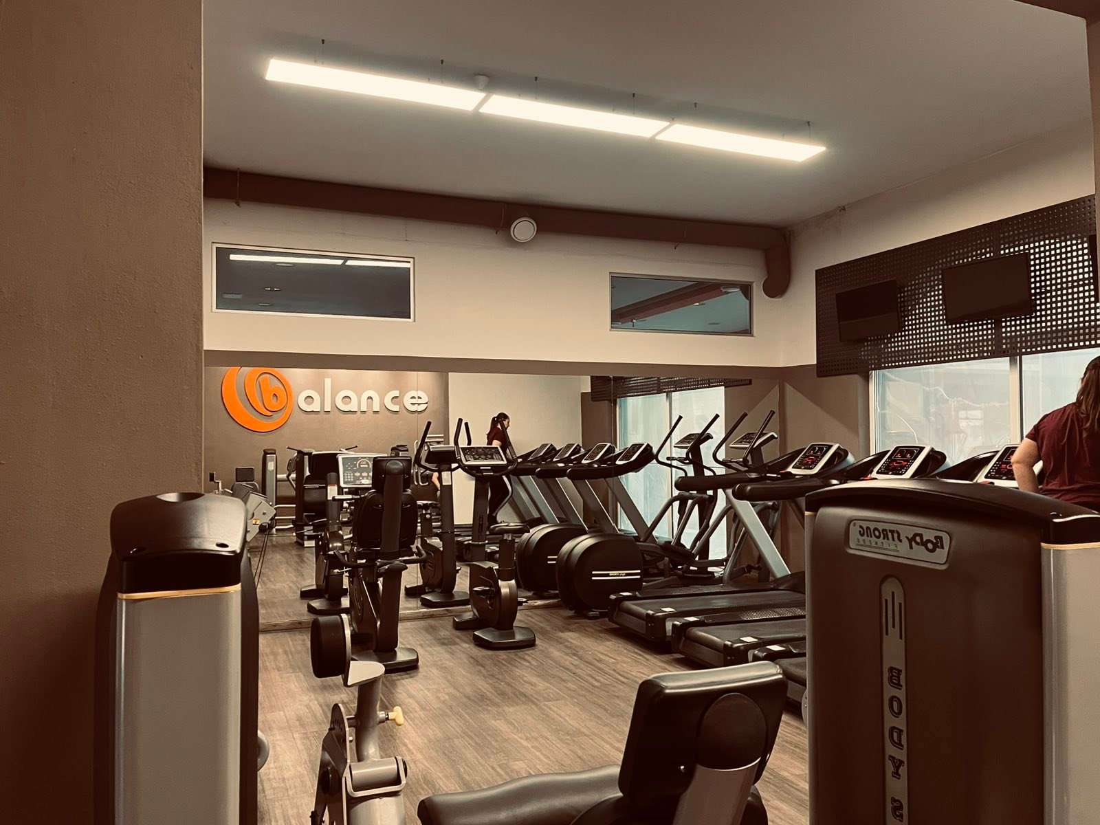 Αίθουσες Ενδυνάμωσης Balance Background