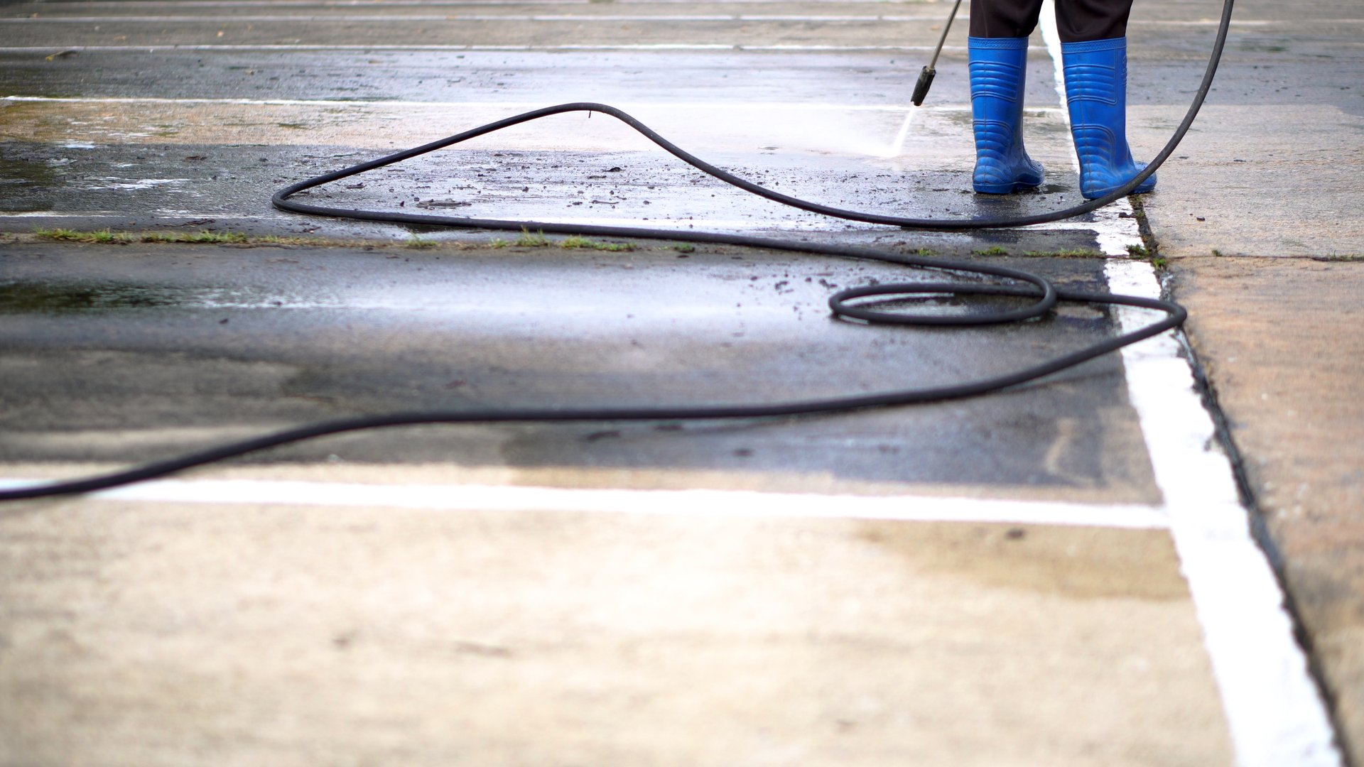 Pressure washing of the industrial.