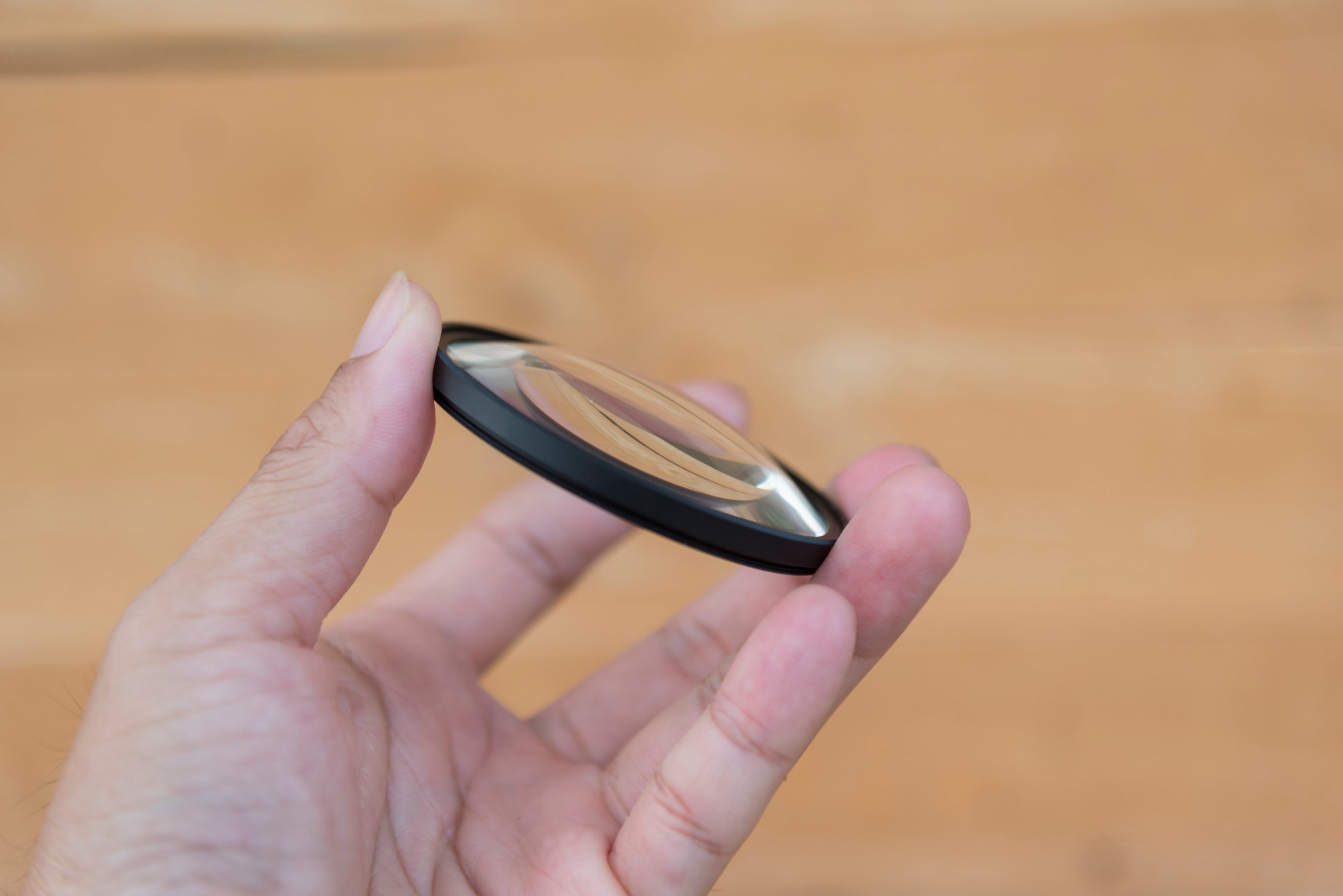 Use Closeup filter holder with smartphone to take the photo at flower