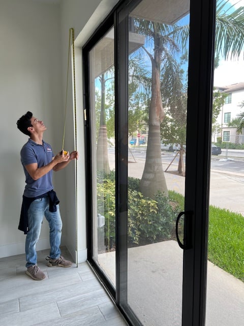 Proyecto de decoración con cortinas y persianas de alta calidad