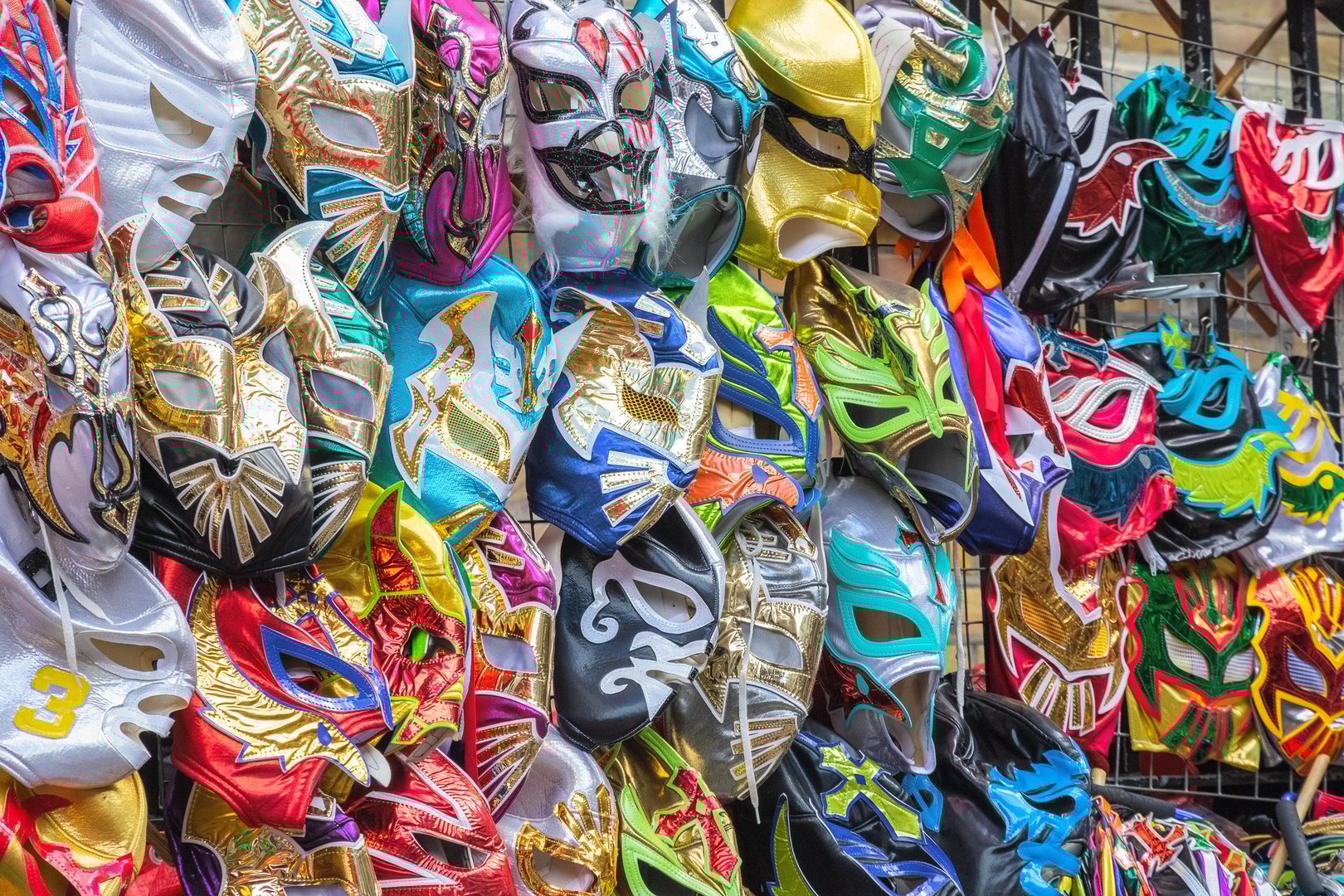 Auténticas máscaras de lucha libre mexicanas coloridas