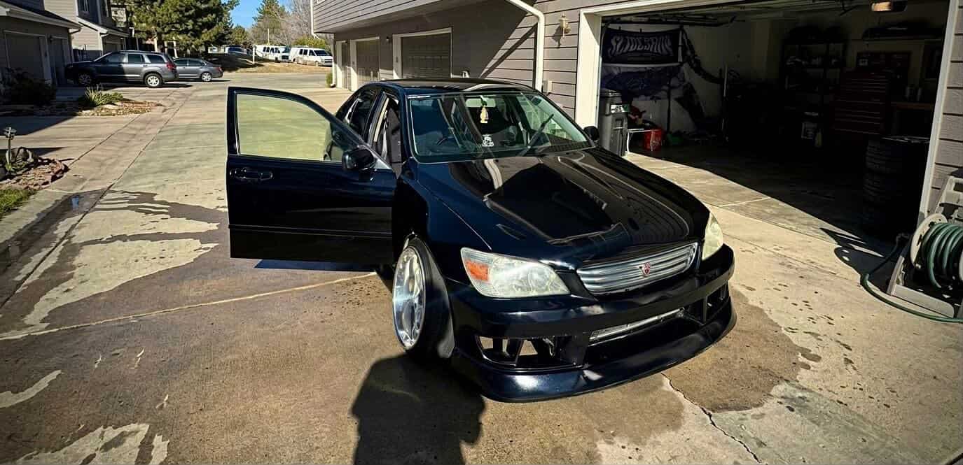 Low Society Customs background