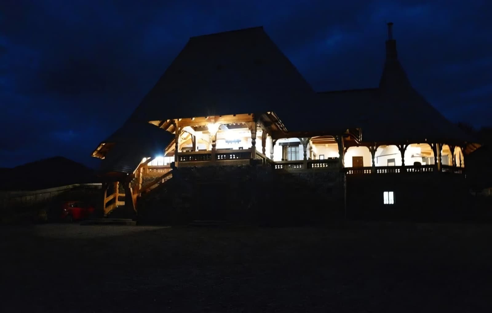 Restaurant Hanu Lu Cobâlă ambianță