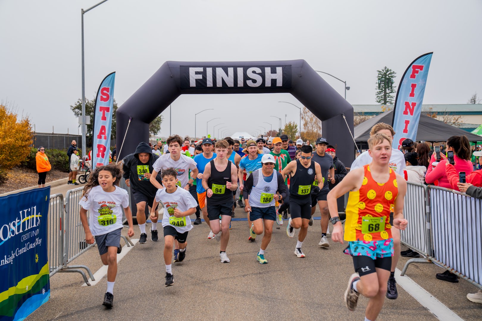 Group photo of Grinchmas 5K participants