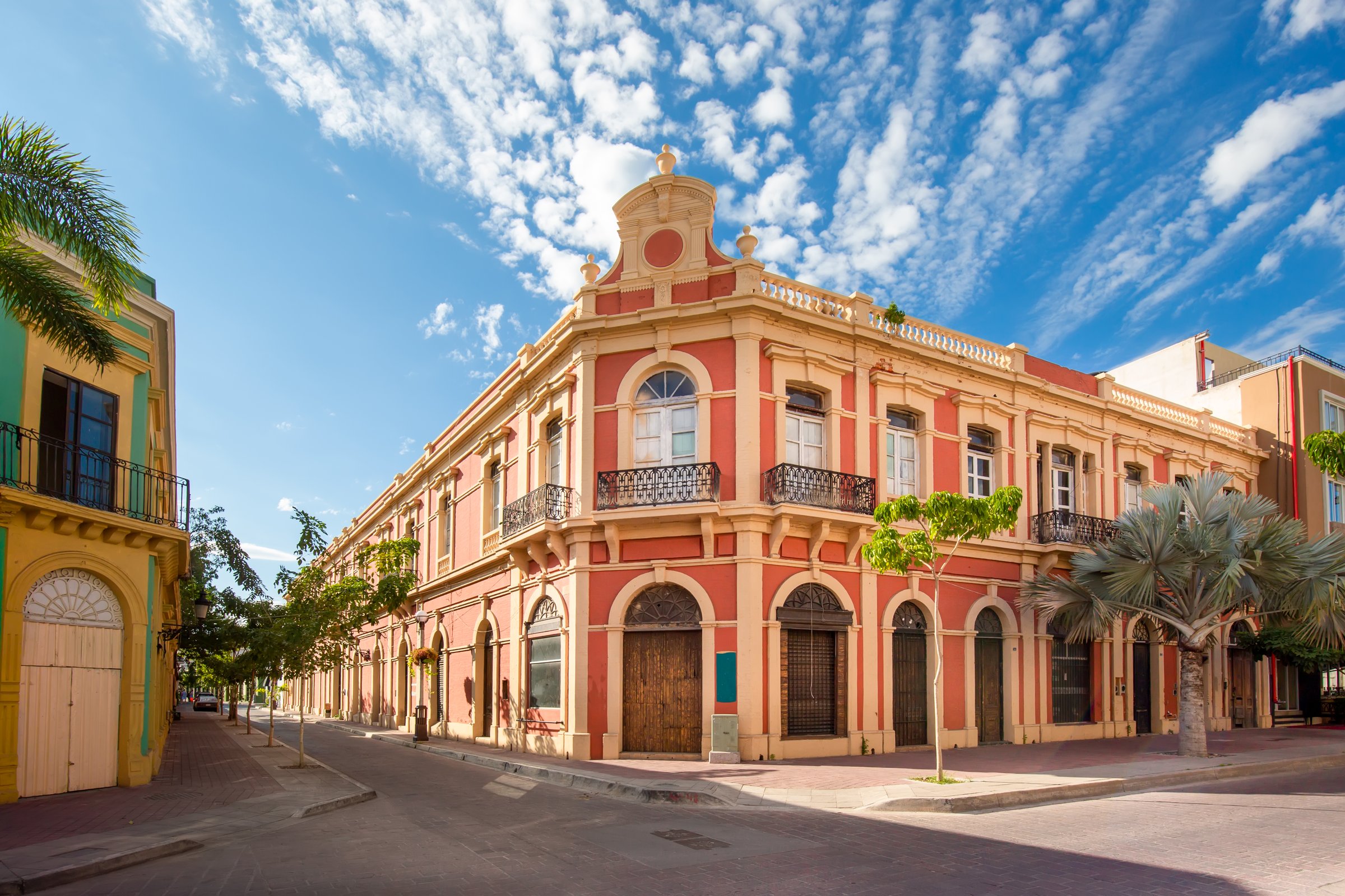 Mexico, Mazatlan, Colorful old city streets in historic city center.