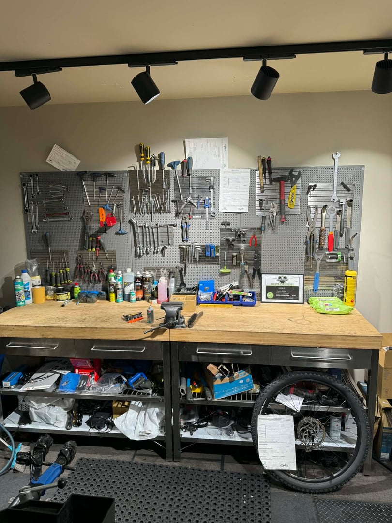 Sykkelverksted Kristiansand - profesjonell service og vedlikehold hos SYKKELGUTTANE AS