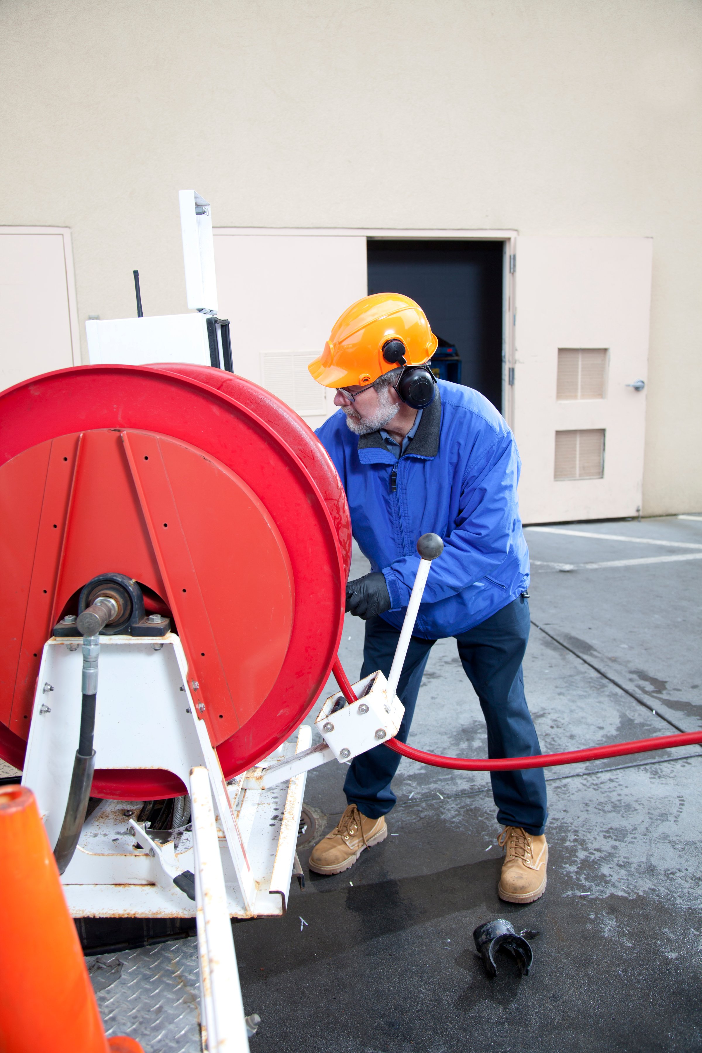 Hydro jetting service cleaning pipes