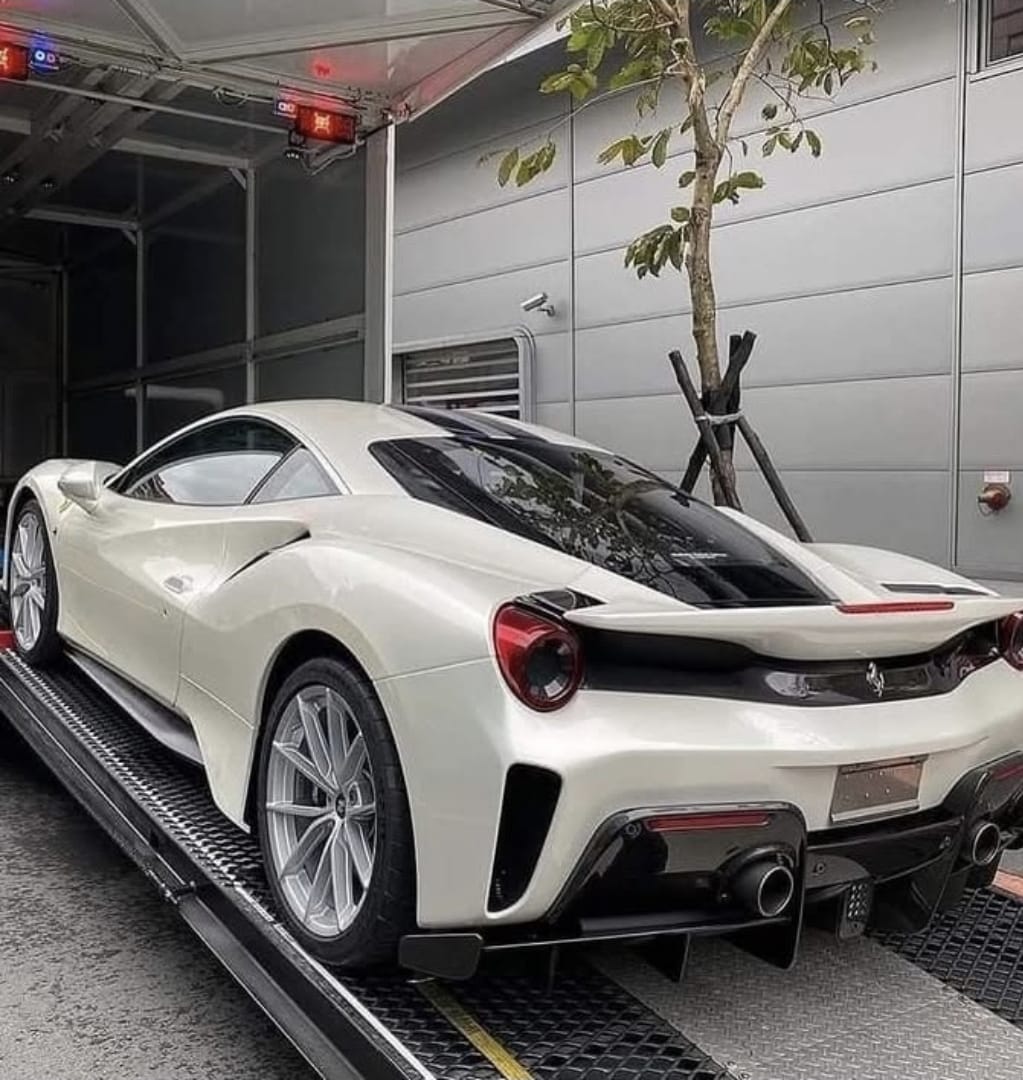 Luxury vehicle enclosed transport service