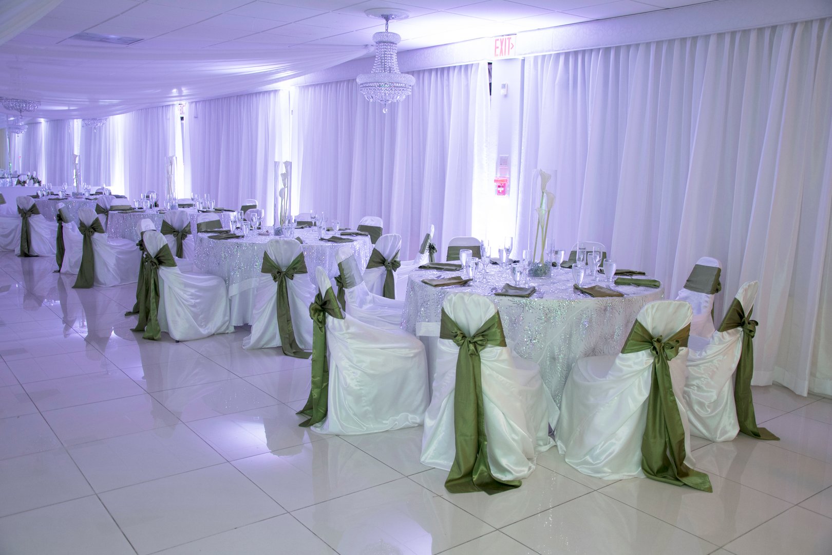 Wedding decorations is a specialty within the world of decoration that is responsible for transforming a space that is going to be used.