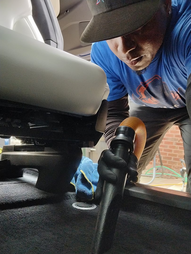 Professional mobile car detailing service