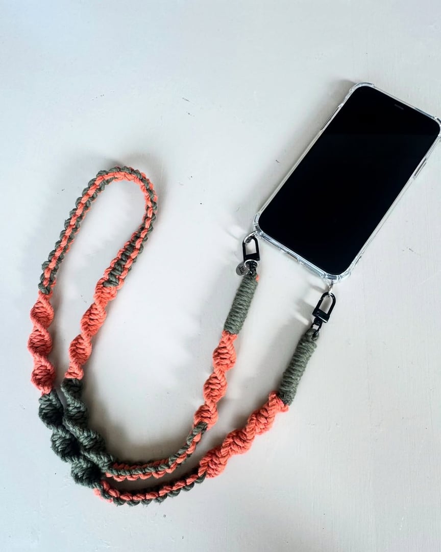 Correas gruesas estilo strap para celular en macramé