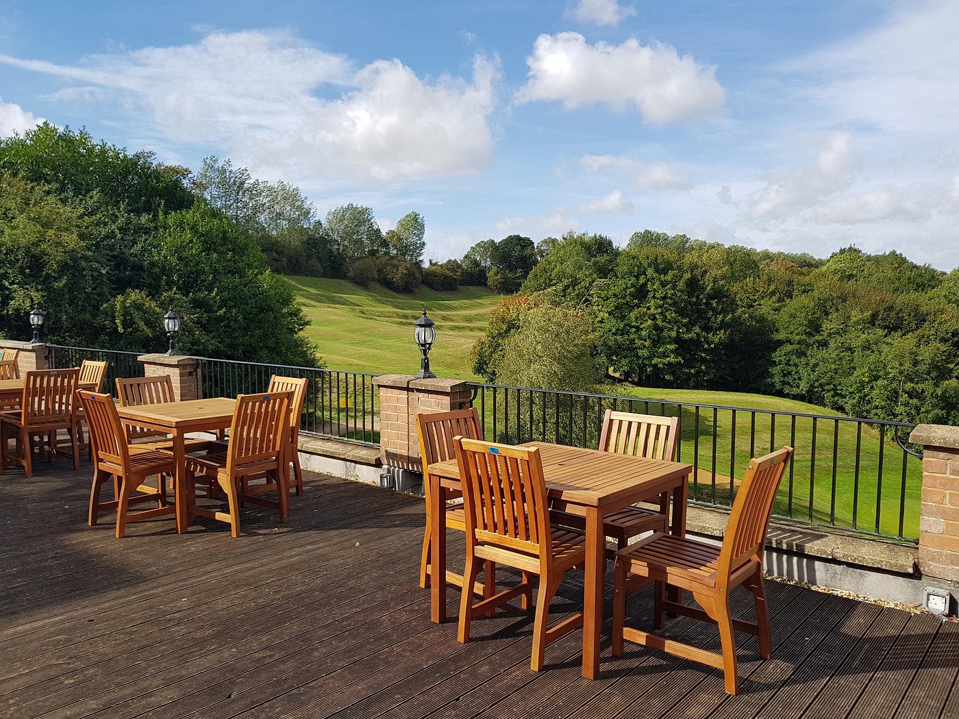 Hellidon Lakes outdoor terrace dining restaurant lake views resort facilities