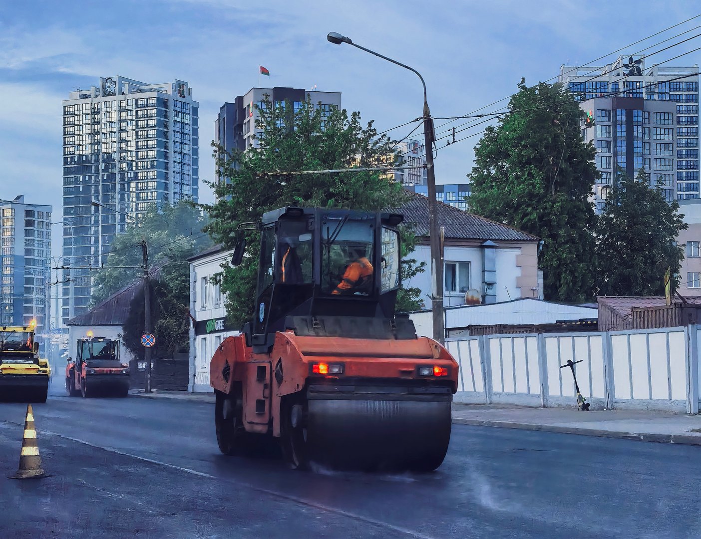 Asphalt paver, asphalt, road works, construction, roads, work, road, workers, form, city, aesthetics, for blog, for video, for visual, for website, beautiful, high-quality