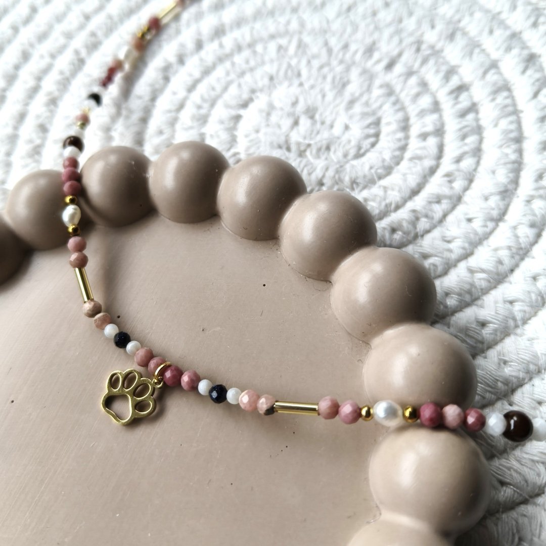 Naszyjnik z kamieni naturalnych z motywem kociej łapki