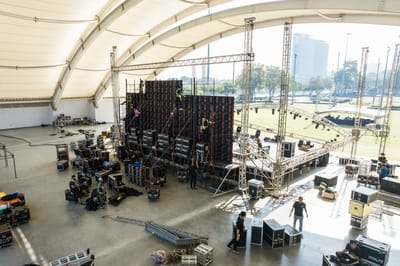 Professionele LED wall installatie en montage voor outdoor festival evenement