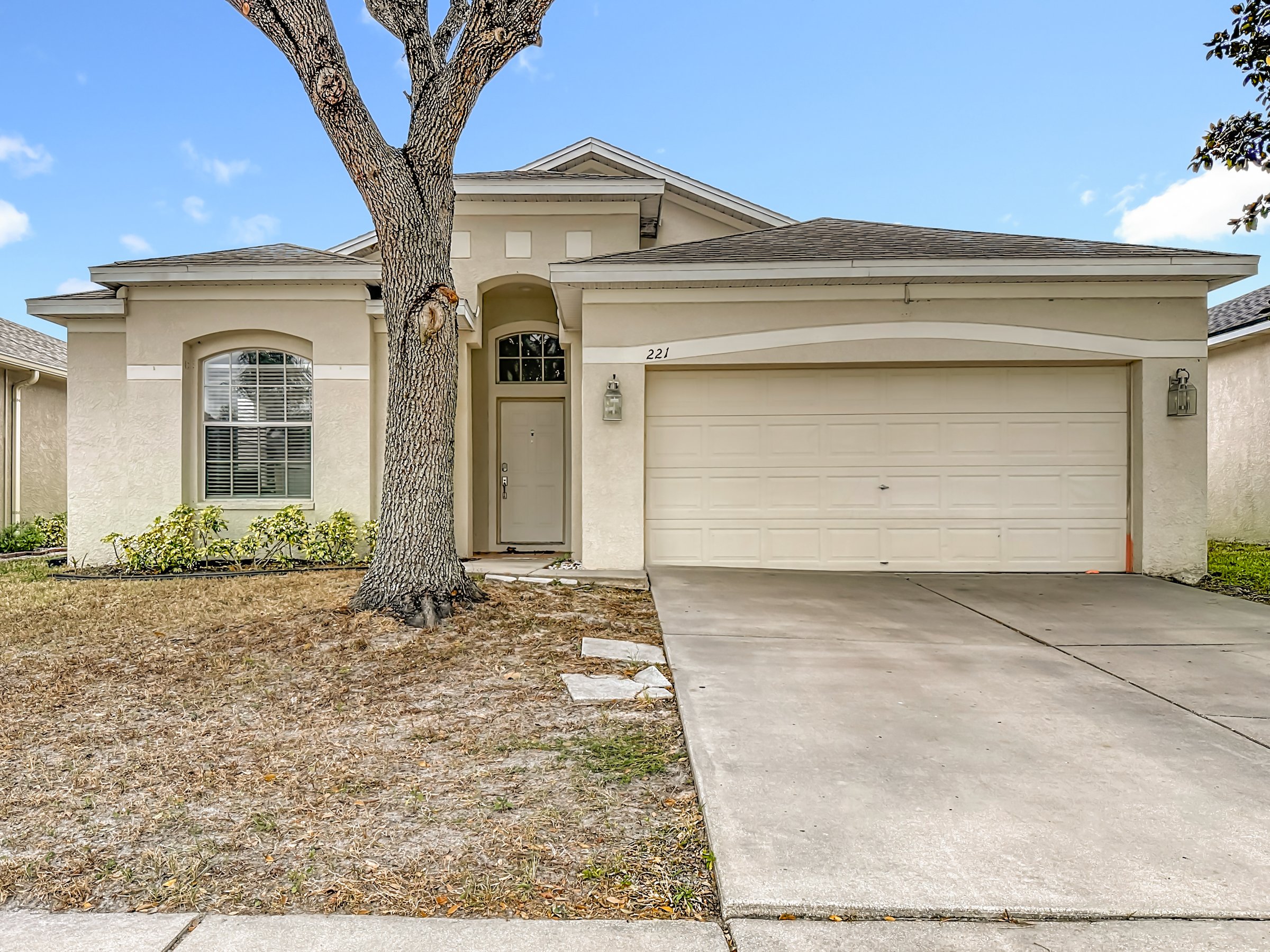 221 Fairmont Dr - Exterior