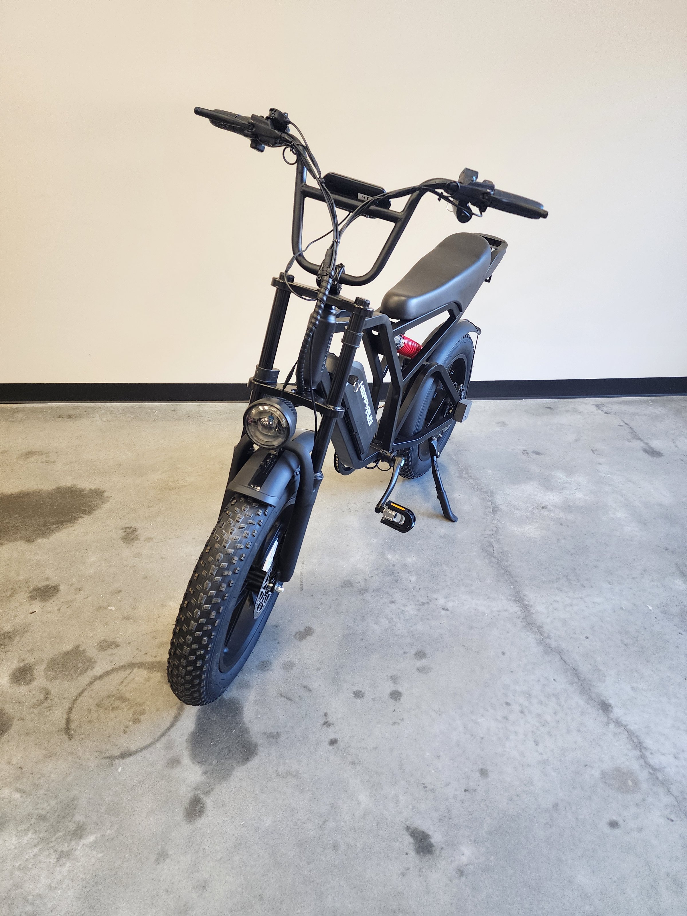 G60C E-Bike side view